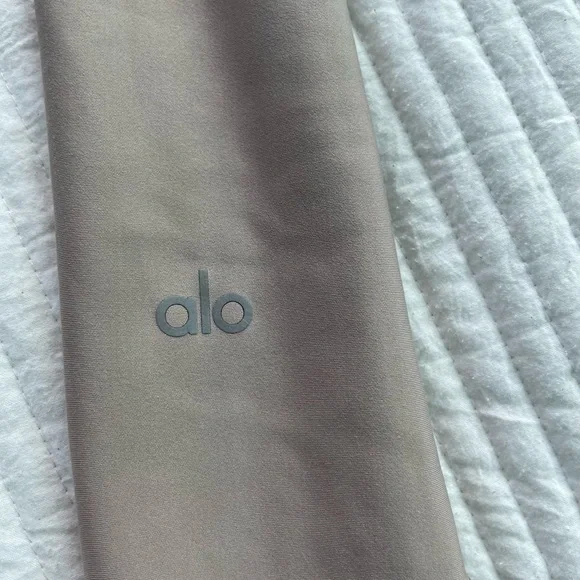 ALO Yoga Tan Leggings - Picture 3 of 9